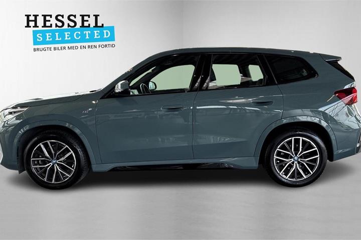 Grøn BMW iX1 fra 2023