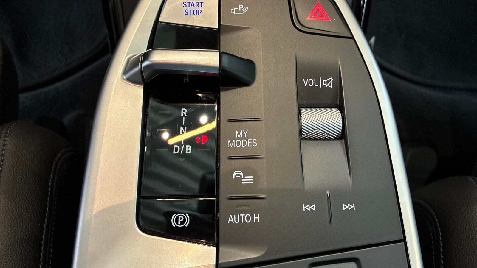 Grøn BMW iX1 fra 2023