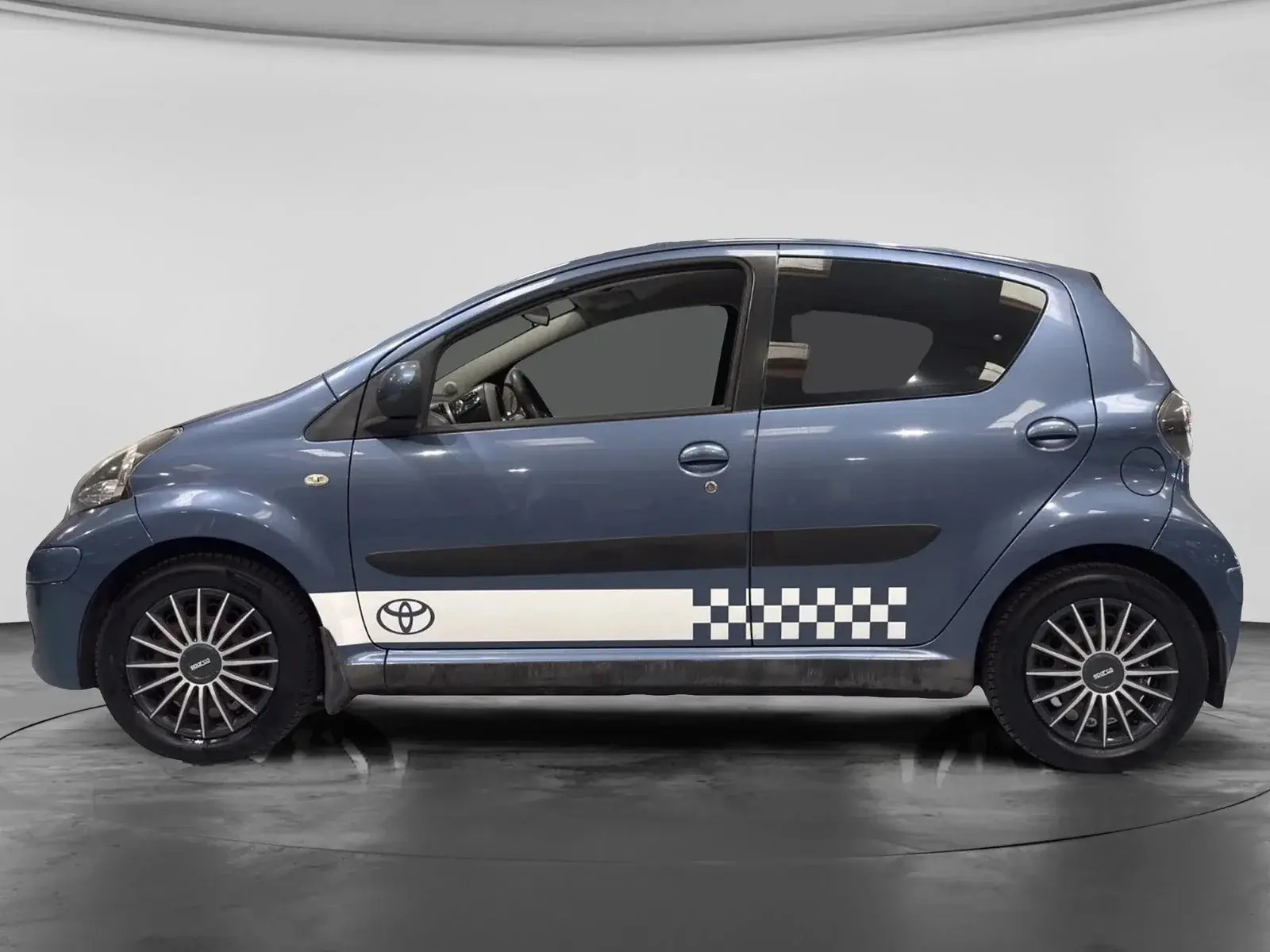 Blå Toyota Aygo fra 2009