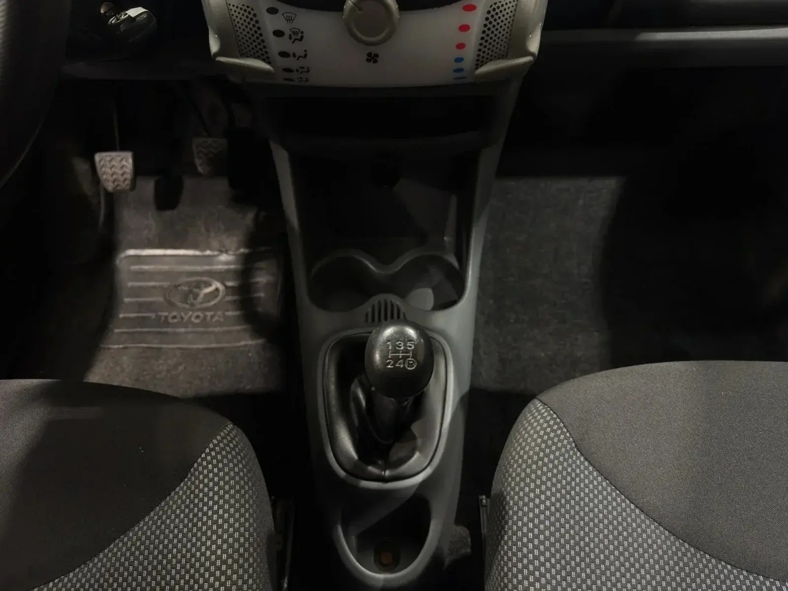 Blå Toyota Aygo fra 2009