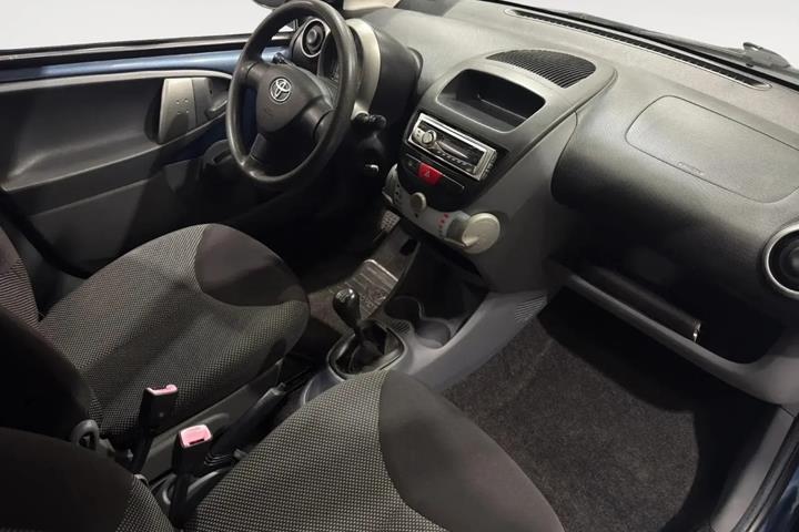 Blå Toyota Aygo fra 2009