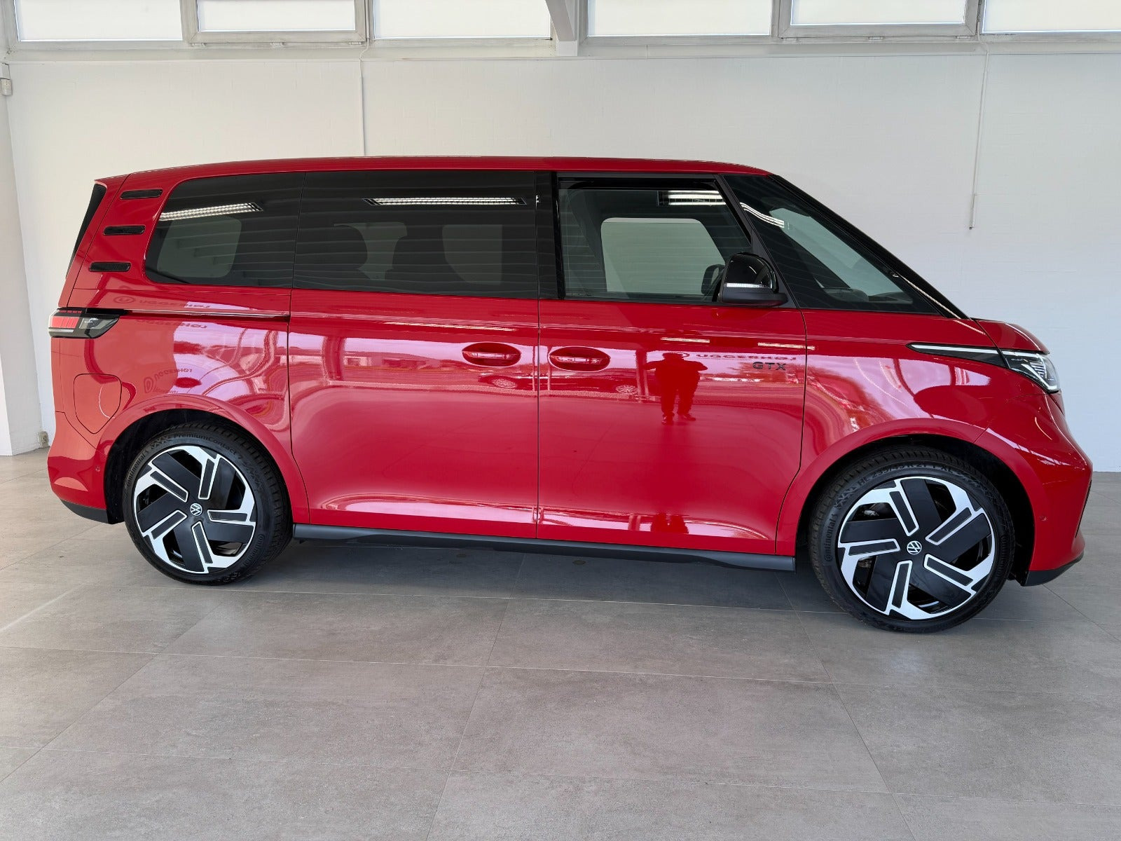 Rød VW ID.Buzz fra 2026