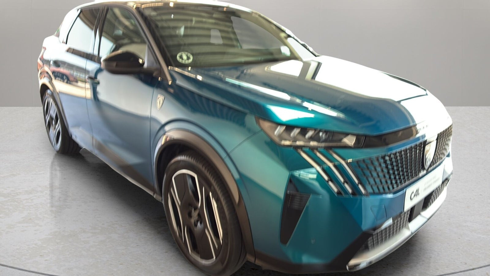 Blå Peugeot e-3008 fra 2024