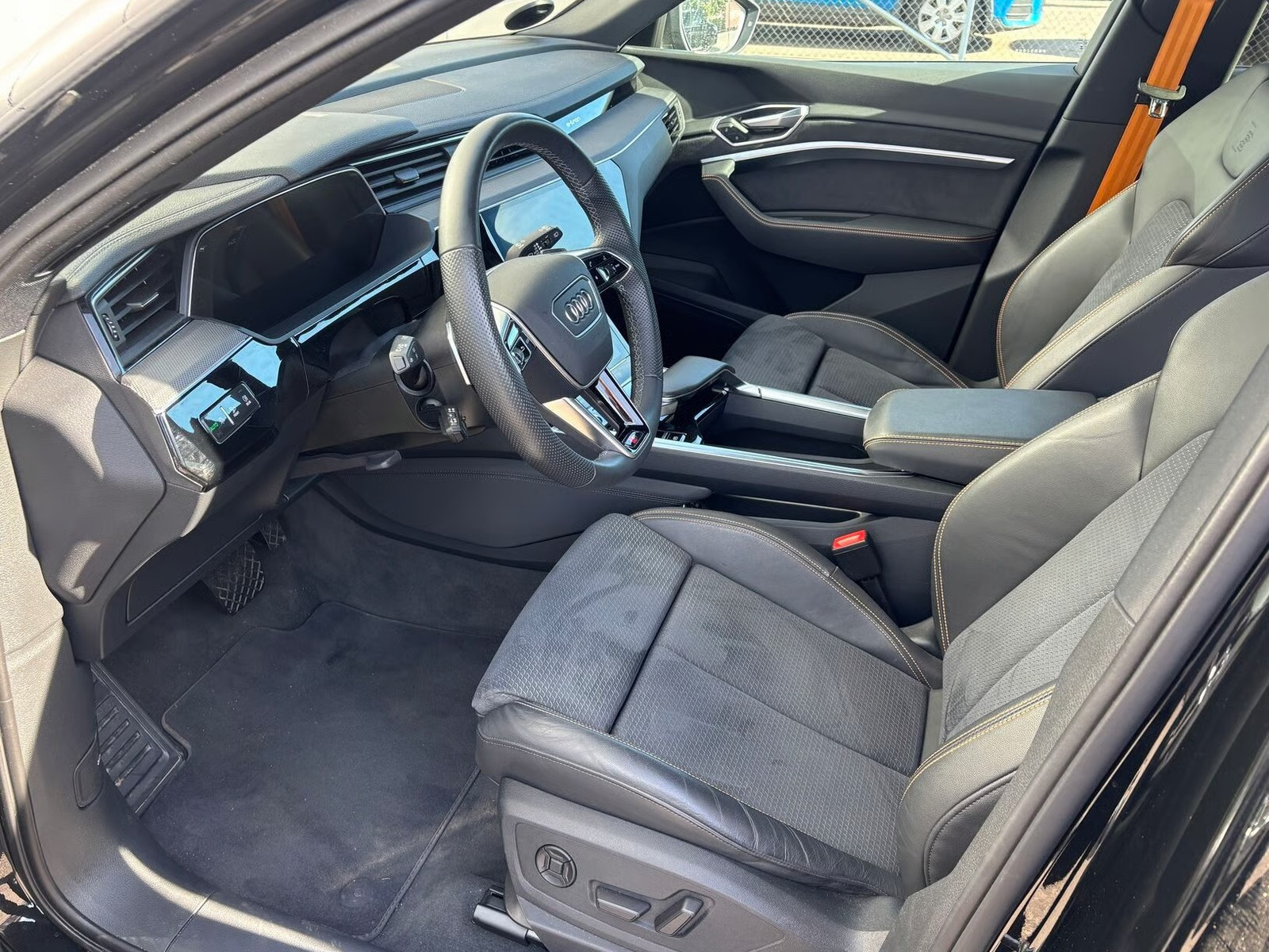 Sort Audi e-tron fra 2023