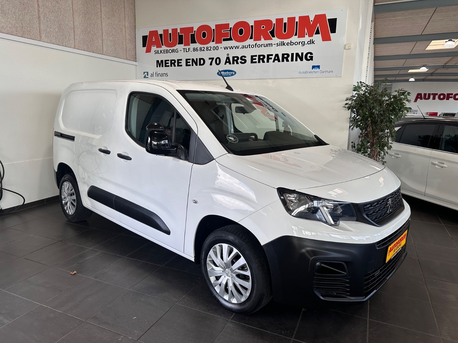 Peugeot Partner 1,5 BlueHDi 130 L1V2 Plus EAT8 Van