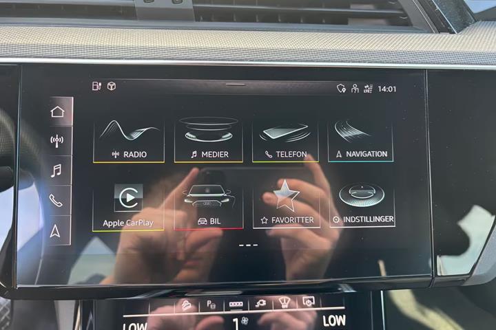 Sort Audi e-tron fra 2023