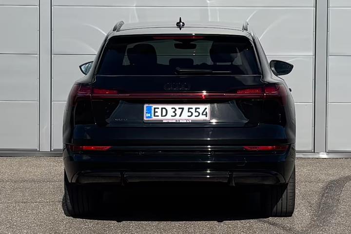 Sort Audi e-tron fra 2023