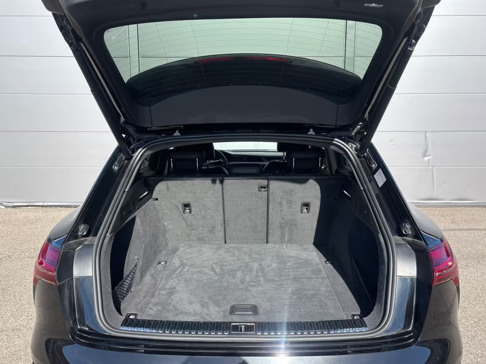 Sort Audi e-tron fra 2023