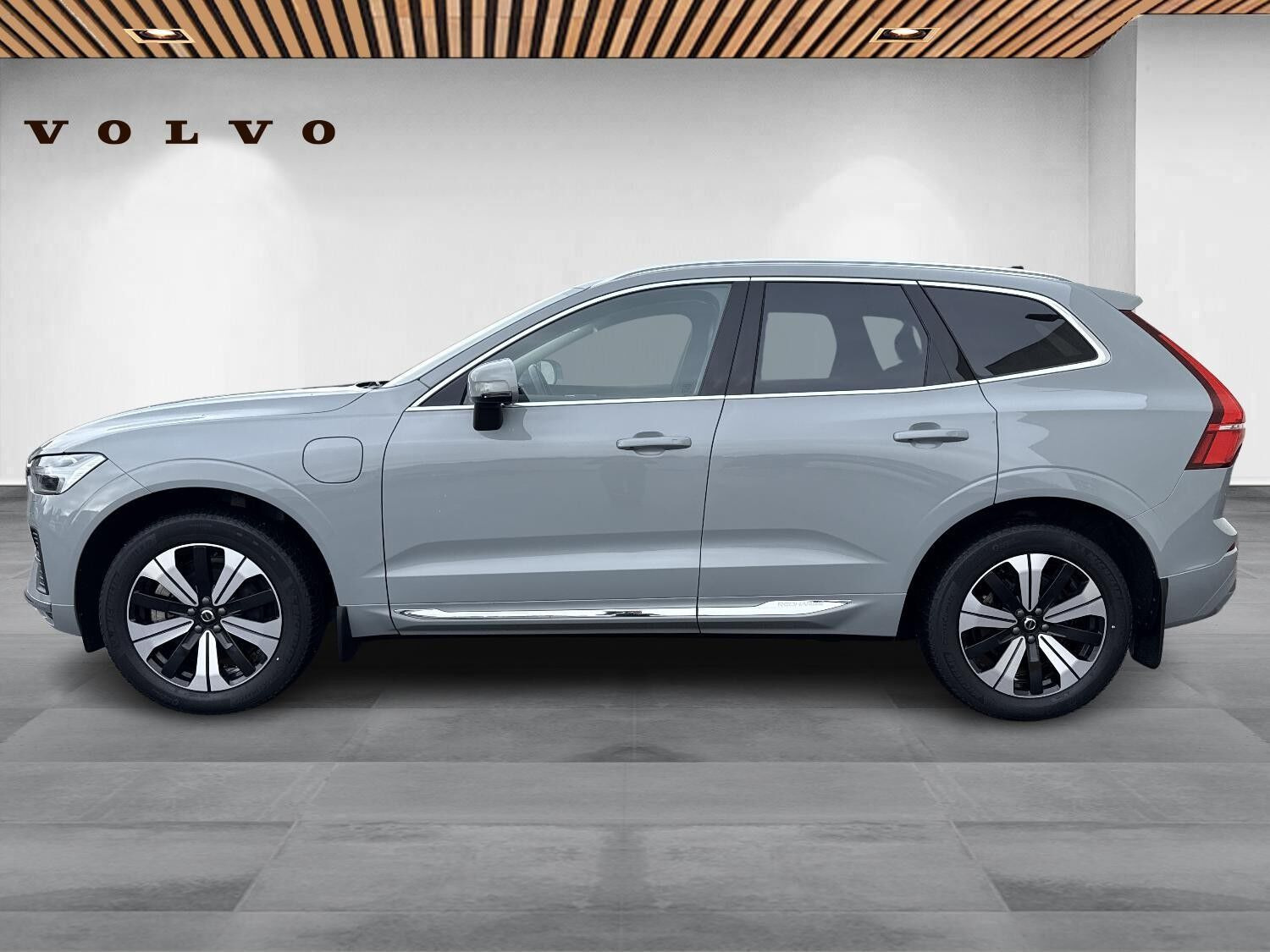 Grå Volvo XC60 fra 2024