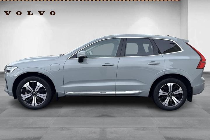 Grå Volvo XC60 fra 2024
