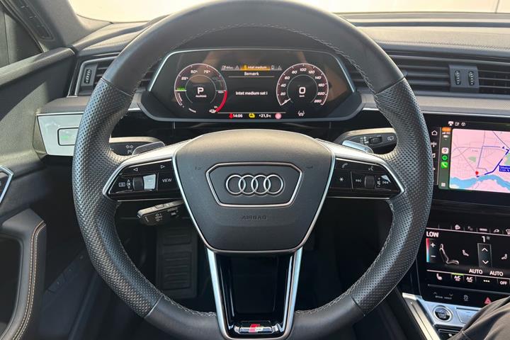 Sort Audi e-tron fra 2023