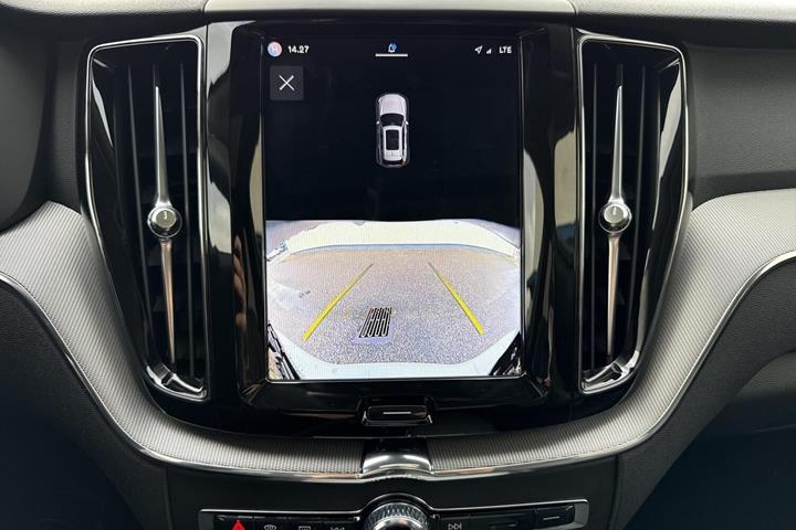 Grå Volvo XC60 fra 2024