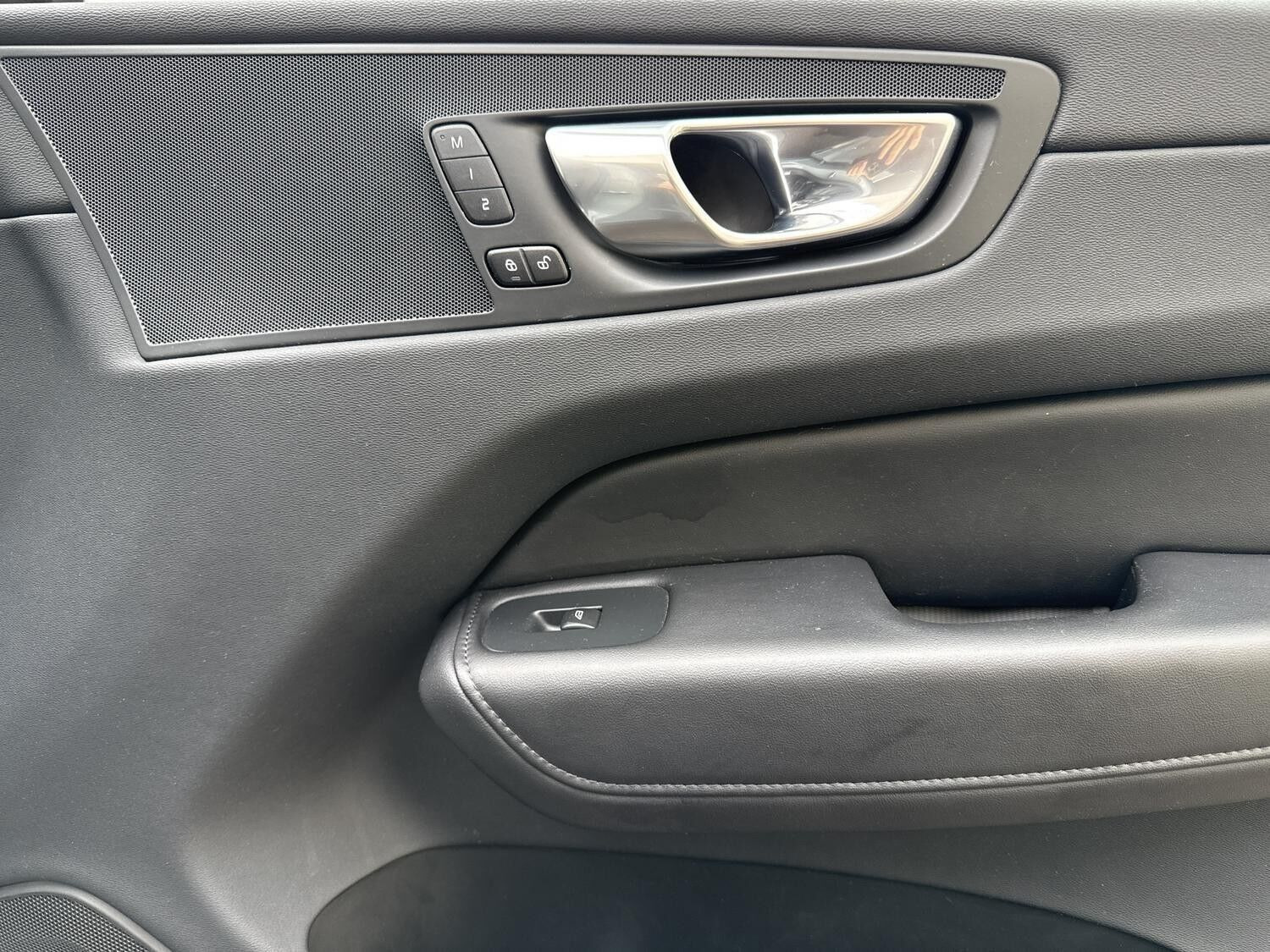 Grå Volvo XC60 fra 2024
