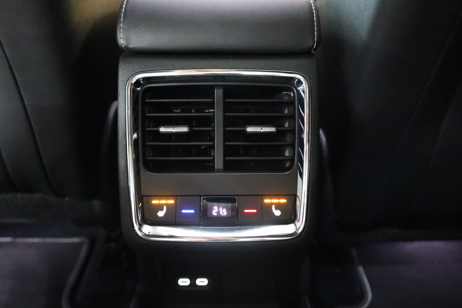 Hvid Skoda Enyaq fra 2023