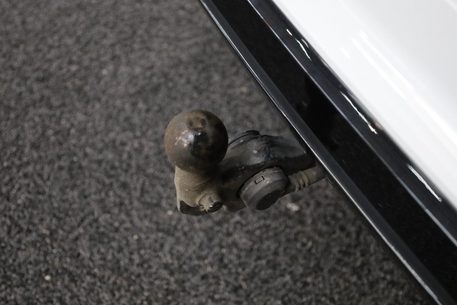 Hvid Skoda Enyaq fra 2023
