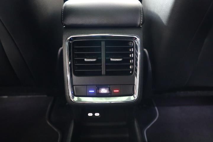 Hvid Skoda Enyaq fra 2023