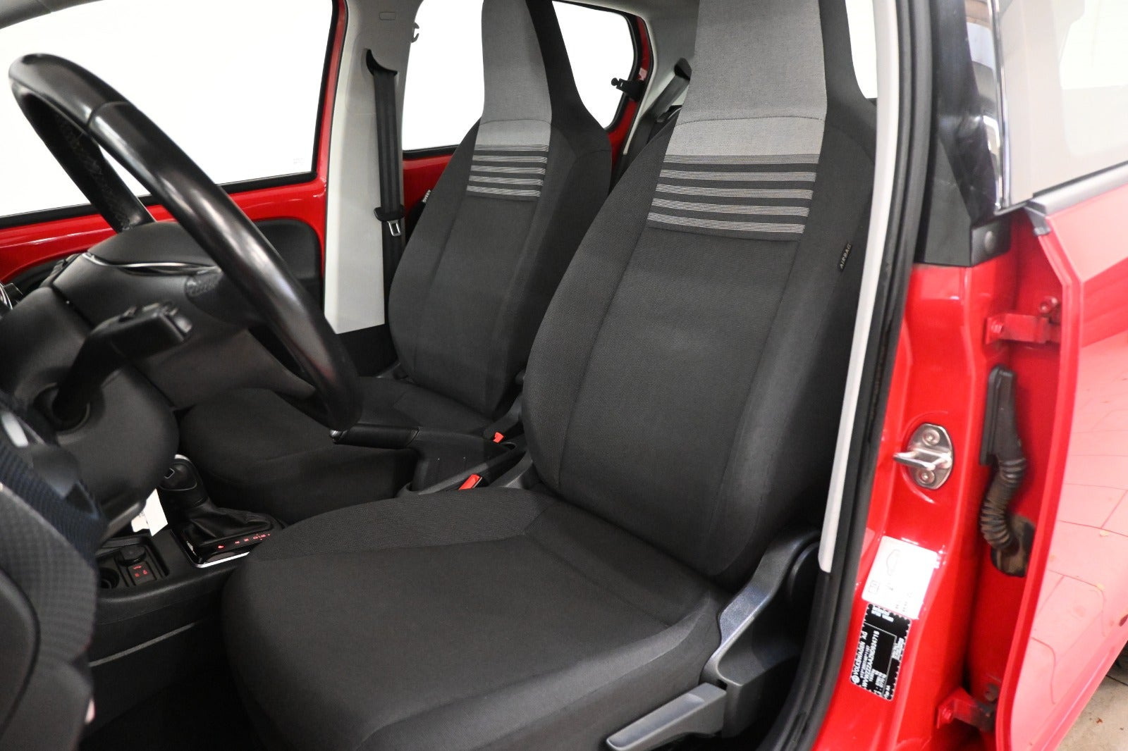 Rød VW E-UP! fra 2022