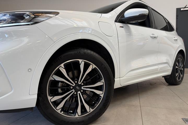 Hvid Ford Kuga fra 2022