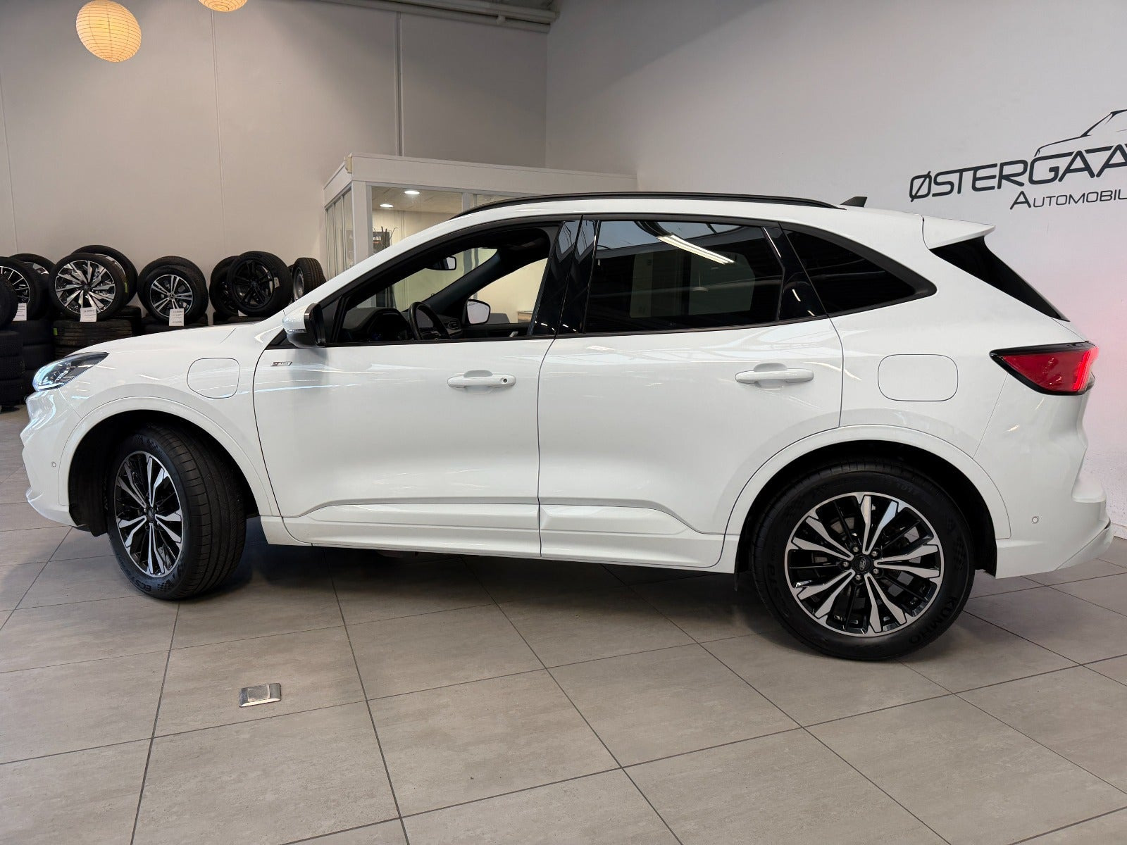 Hvid Ford Kuga fra 2022
