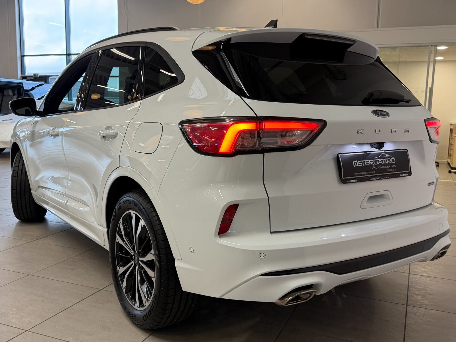 Hvid Ford Kuga fra 2022