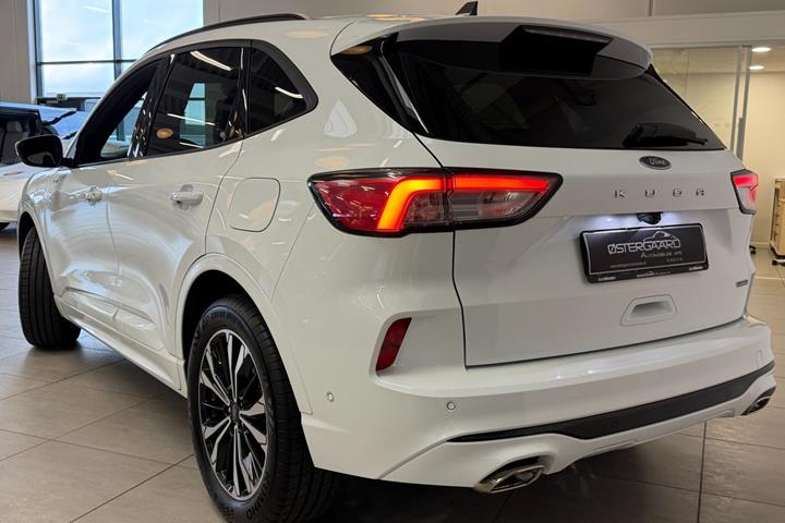 Hvid Ford Kuga fra 2022