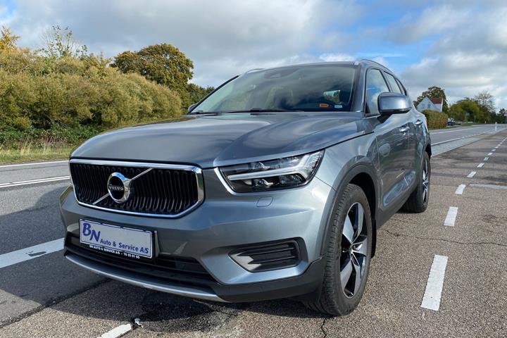 Grå Volvo XC40 fra 2019