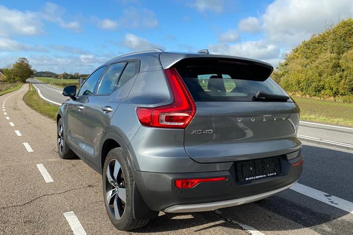 Grå Volvo XC40 fra 2019
