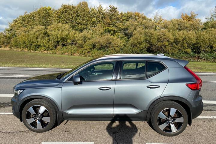 Grå Volvo XC40 fra 2019