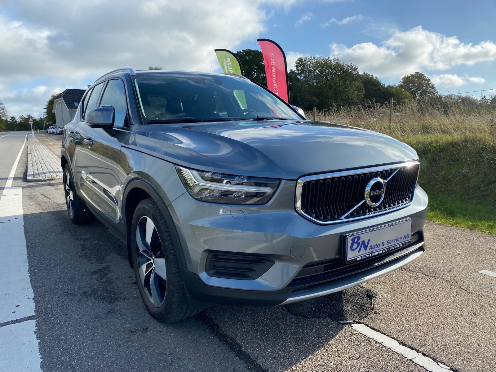 Grå Volvo XC40 fra 2019