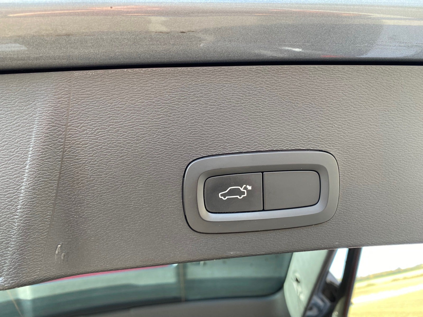 Grå Volvo XC40 fra 2019