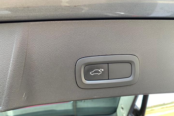 Grå Volvo XC40 fra 2019