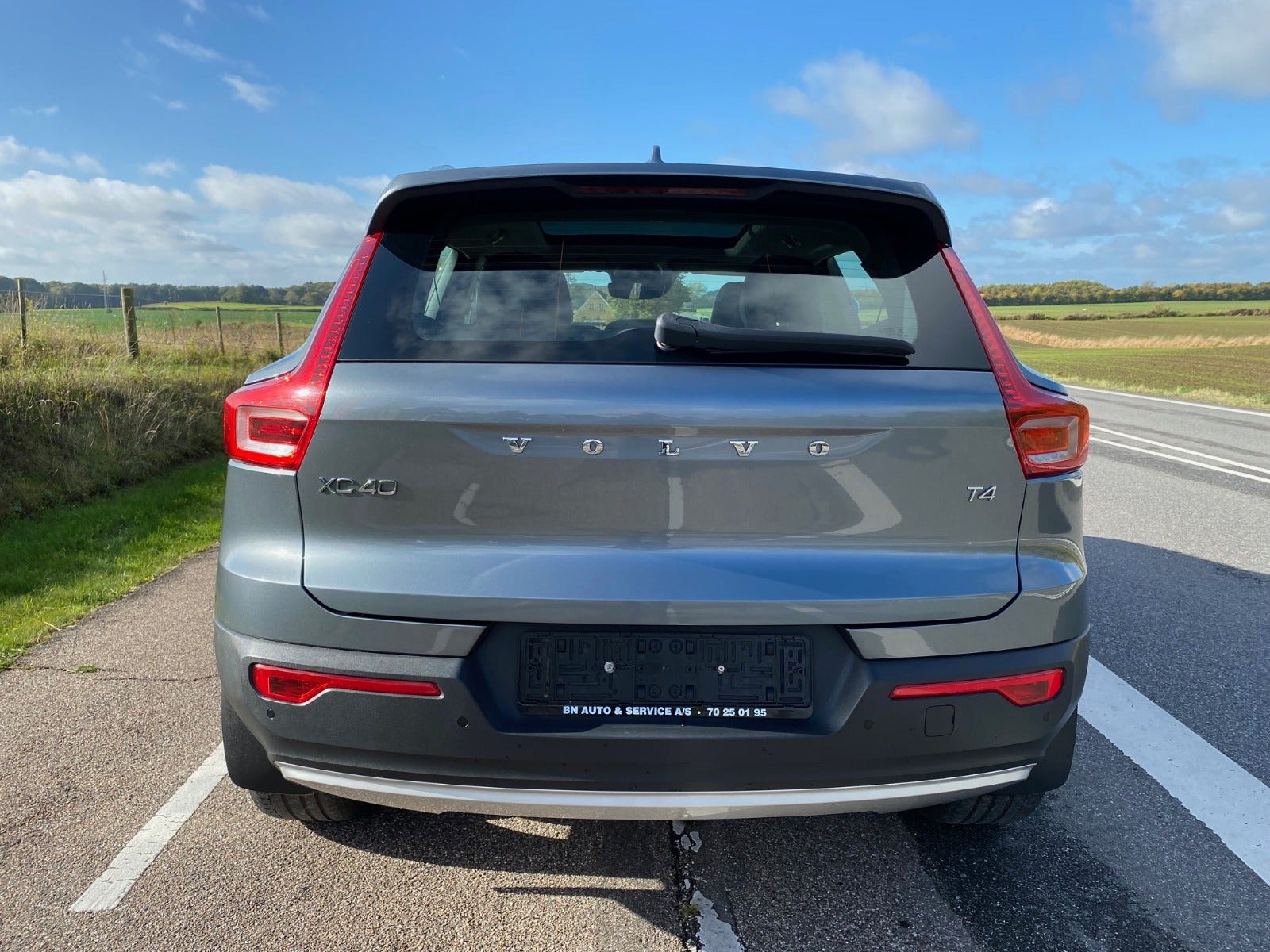 Grå Volvo XC40 fra 2019