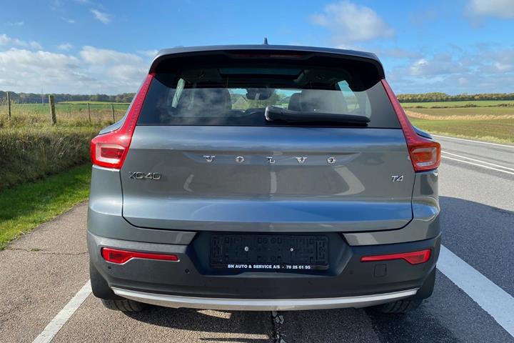 Grå Volvo XC40 fra 2019