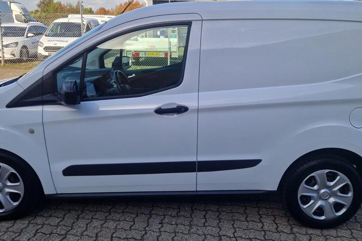 Hvid Ford Transit Courier fra 2020