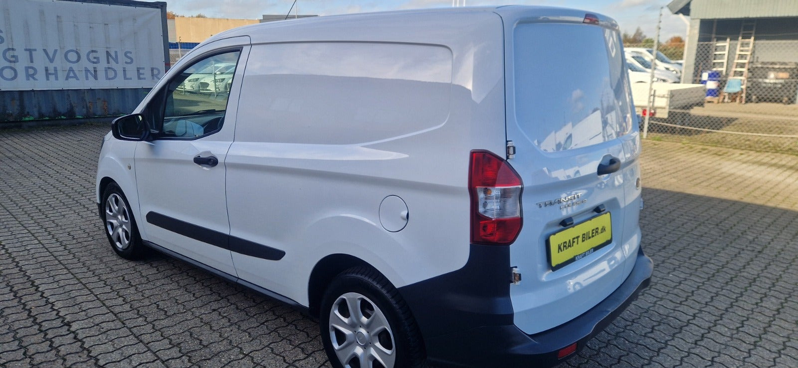 Hvid Ford Transit Courier fra 2020