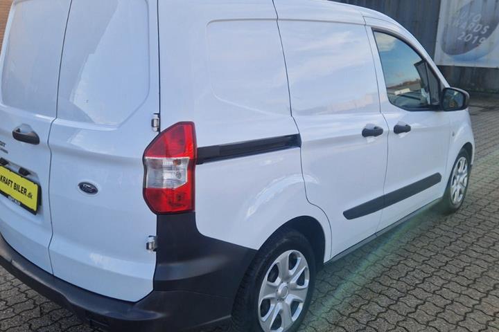 Hvid Ford Transit Courier fra 2020