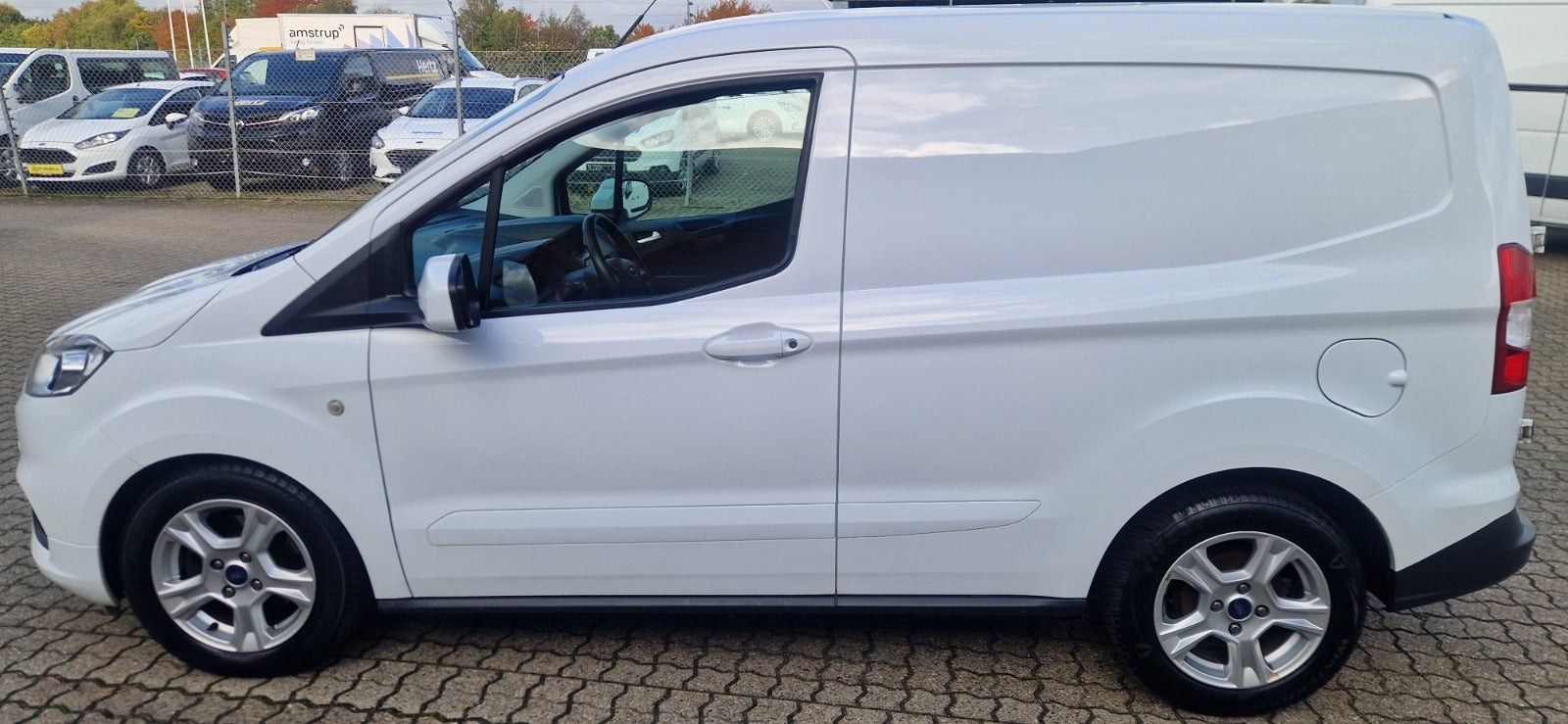 Hvid Ford Transit Courier fra 2021
