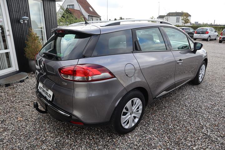 Grå Renault Clio IV fra 2013