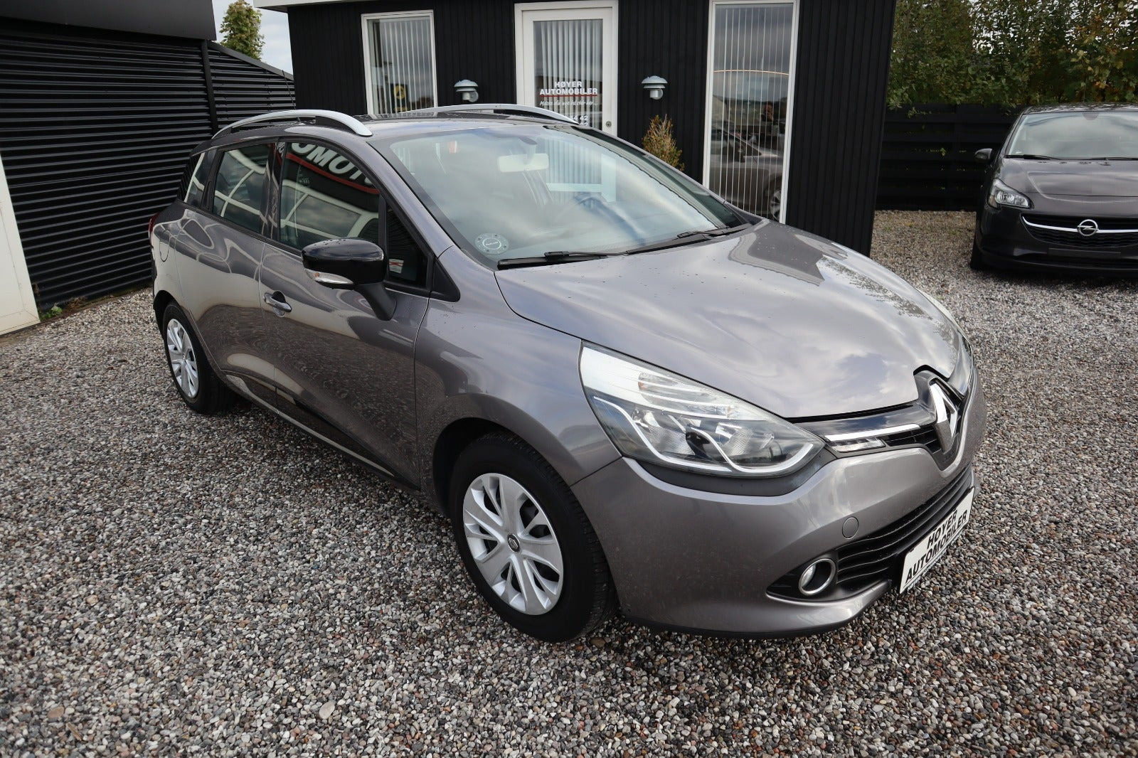 Grå Renault Clio IV fra 2013