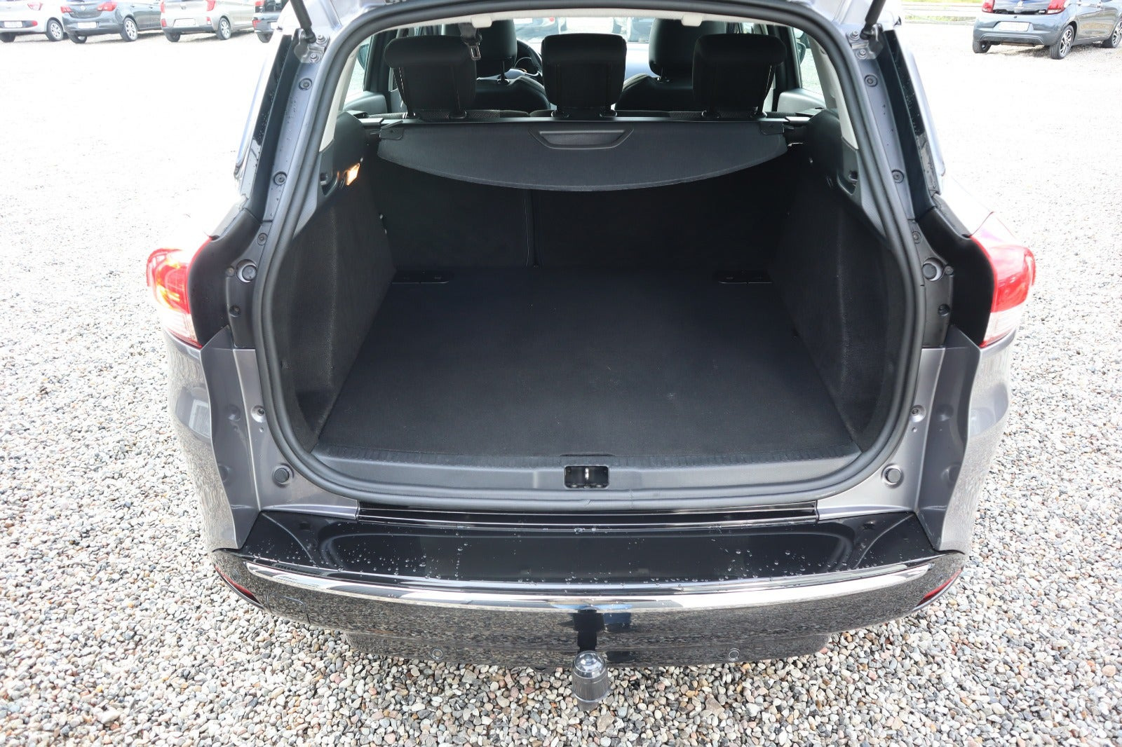 Grå Renault Clio IV fra 2013