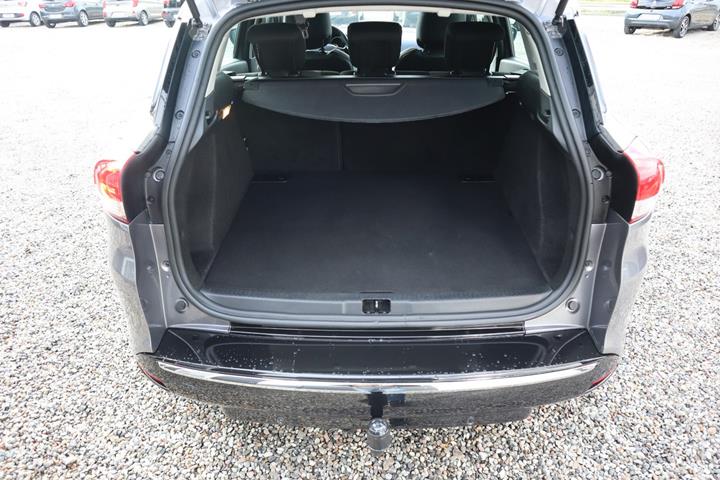 Grå Renault Clio IV fra 2013