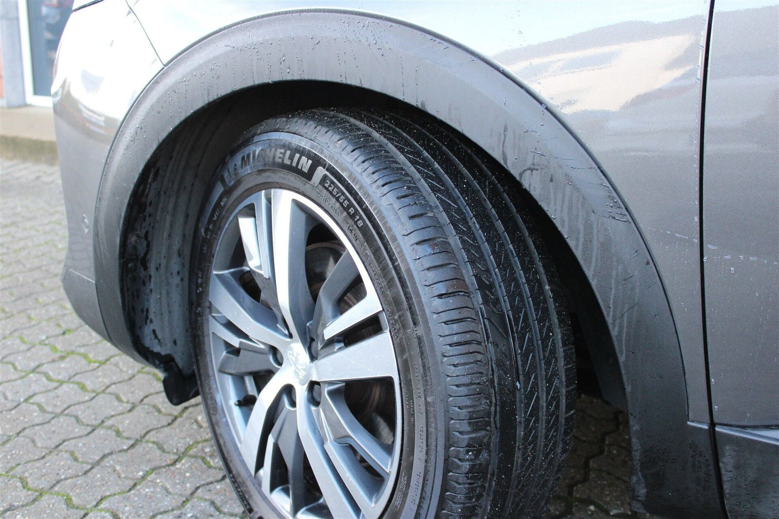 Grå Peugeot 3008 fra 2020
