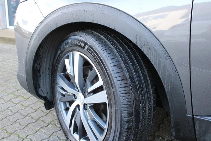 Grå Peugeot 3008 fra 2020