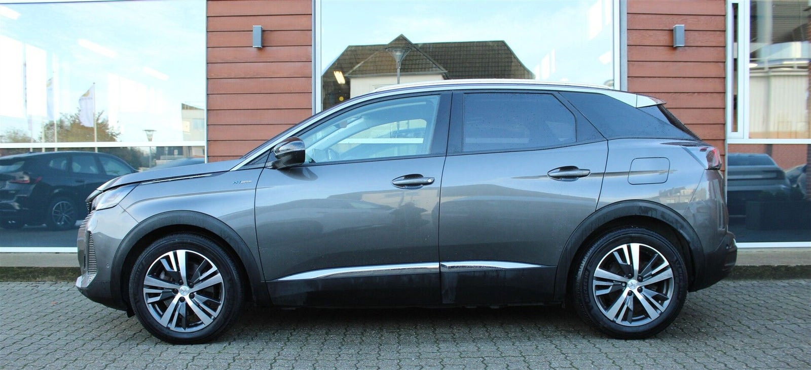 Grå Peugeot 3008 fra 2020