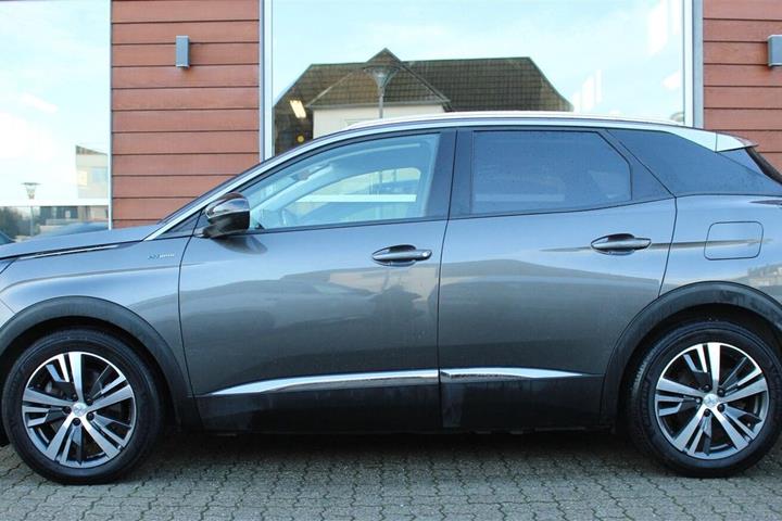 Grå Peugeot 3008 fra 2020