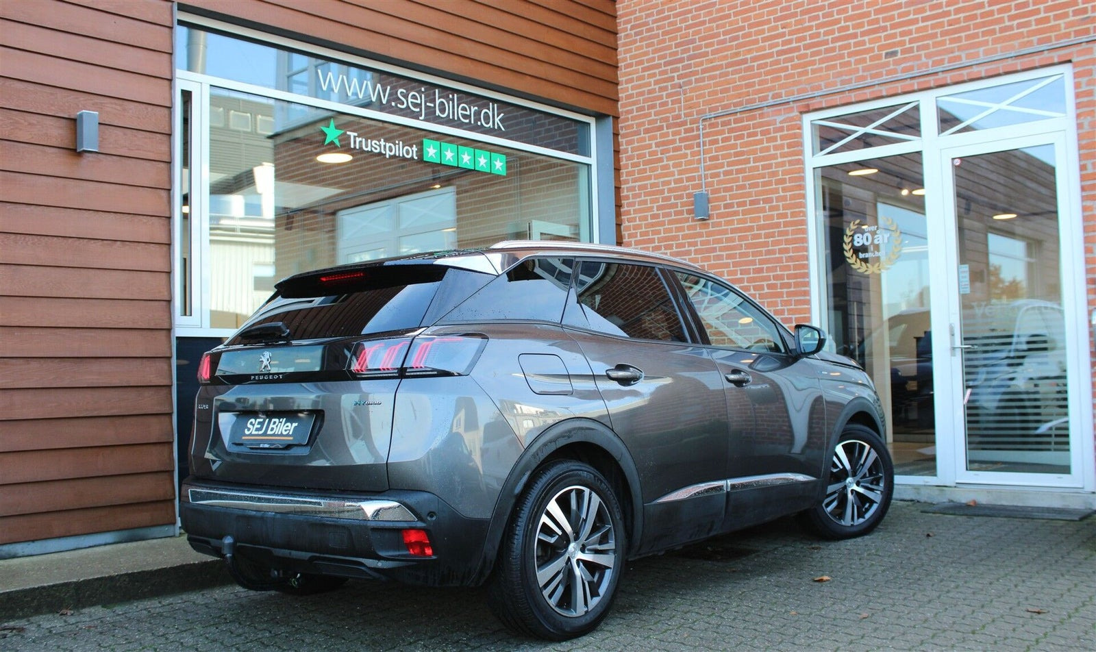 Grå Peugeot 3008 fra 2020