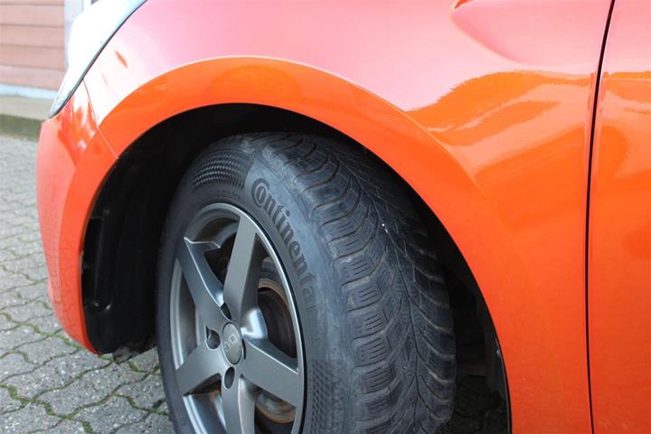 Orange Renault Clio V fra 2019