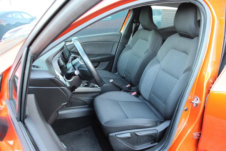 Orange Renault Clio V fra 2019