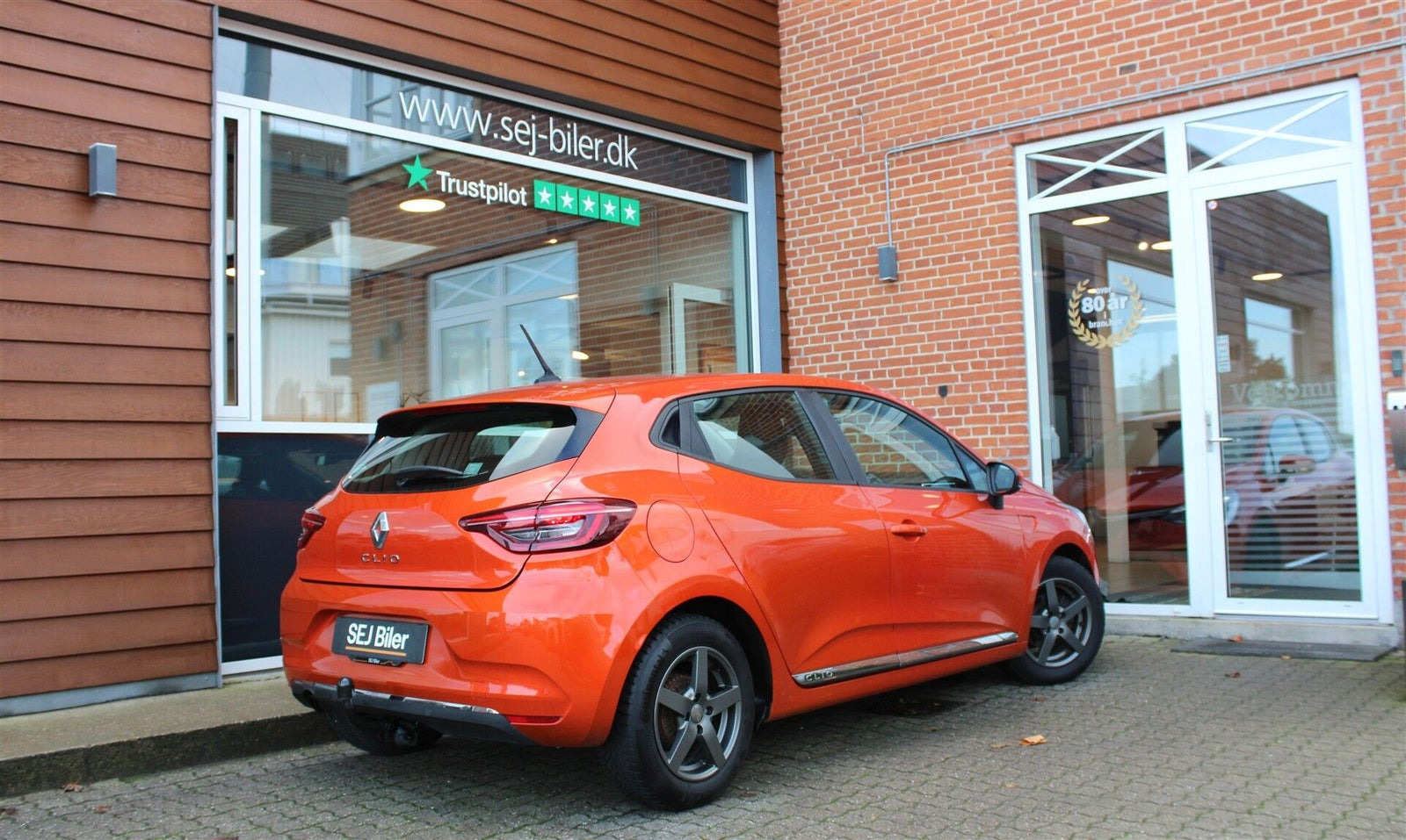 Orange Renault Clio V fra 2019