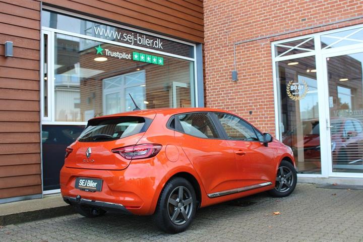 Orange Renault Clio V fra 2019